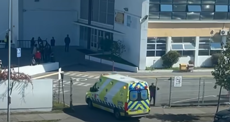 Niña de 12 años cae desde segundo piso en colegio de San Pedro de la Paz: está grave