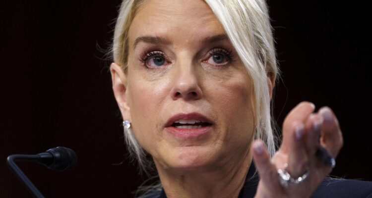 Del caso Epstein al manejo con detractores: las polémicas de Pam Bondi como fiscal general de EEUU