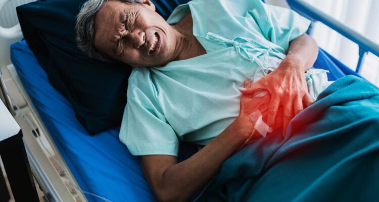 Los síntomas de la pancreatitis: afección que llevó al hospital a fallecida esposa del “Guatón” Donoso