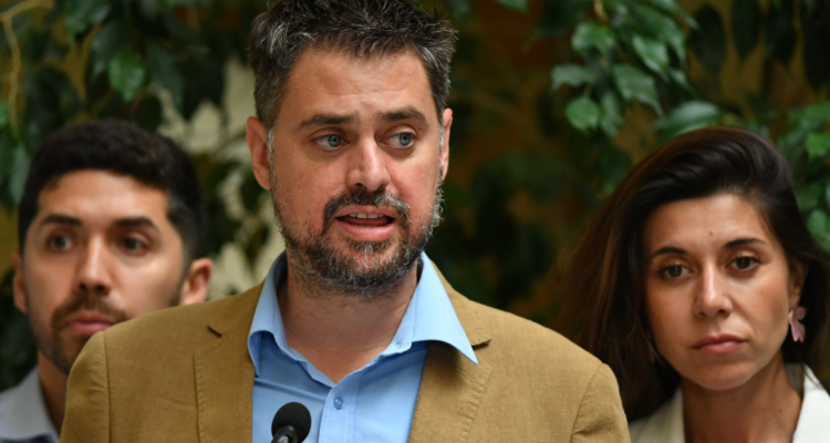 Parlamentarios PS denuncian en Contraloría eventual incumplimiento de test de drogas en el Gobierno