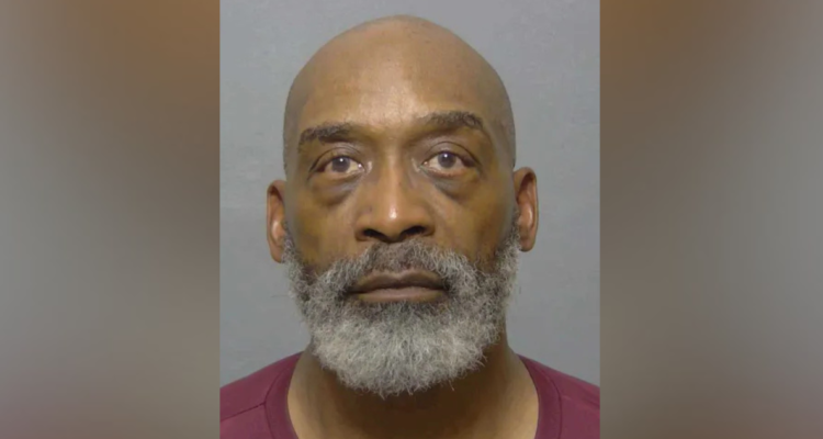 Pastor que escribió sobre el matrimonio y “significado del compromiso” es detenido por bigamia en EEUU