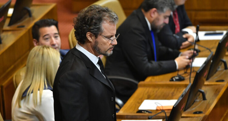 Paso en falso del PDG entrampa expulsión de diputado Contreras de su bancada