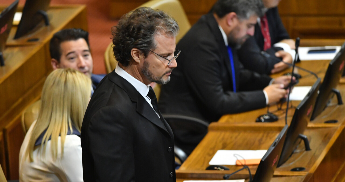Paso en falso del PDG entrampa expulsión de diputado Contreras de su bancada
