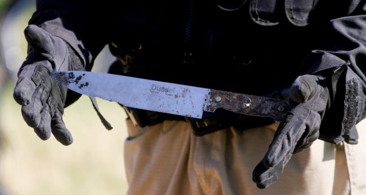 PDI detiene a estudiante de 14 años que portaba cuchillo al interior de colegio en Victoria