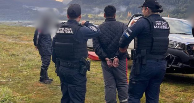 Detienen a cinco hombres por pesca ilegal en Pucón: instalaron redes en desembocadura de río Blanco