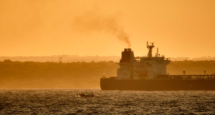 Petróleo de Texas sube casi un 9% tras anuncio de Trump de bloquear el estrecho de Ormuz