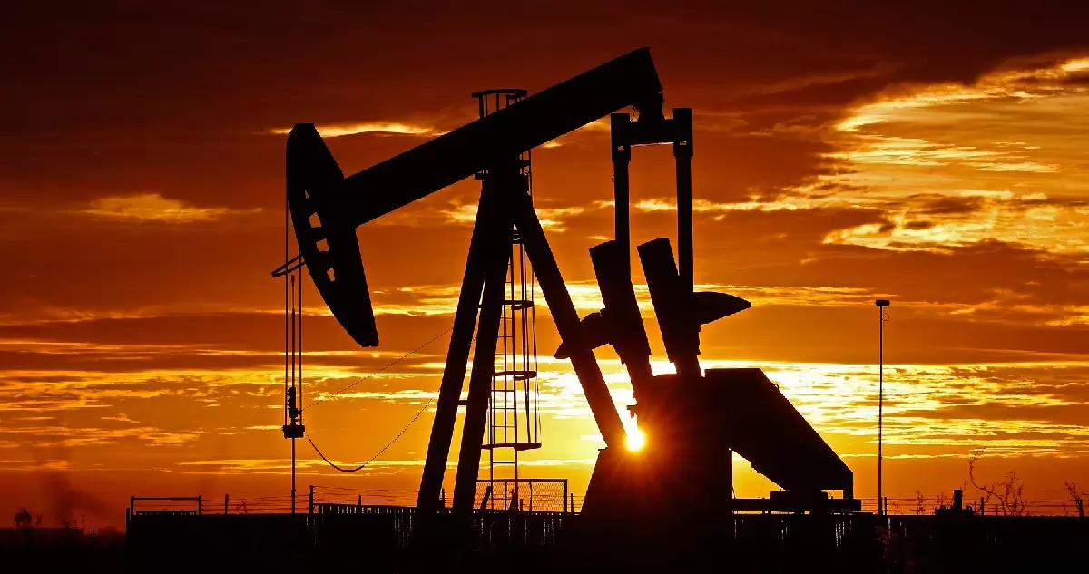 Barril de petróleo brent repunta en más de 7% y supera los 107 dólares tras discurso de Trump