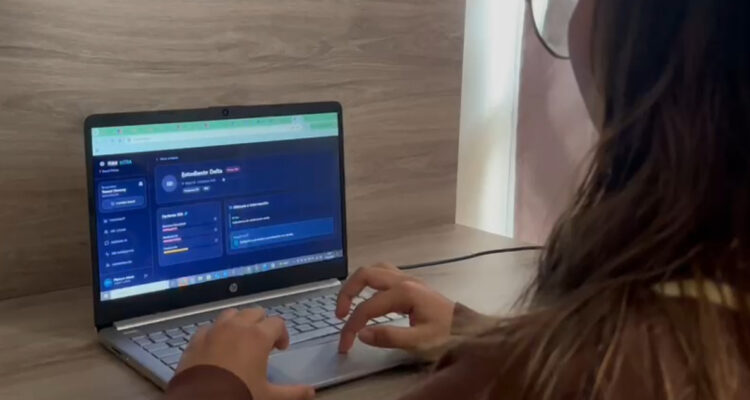 Estudiantes de pedagogía Usach crean plataforma con IA para anticipar riesgos en aulas escolares