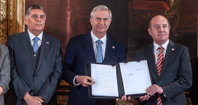 Presidente Kast firma Plan de Reconstrucción y cuestiona críticas de la oposición