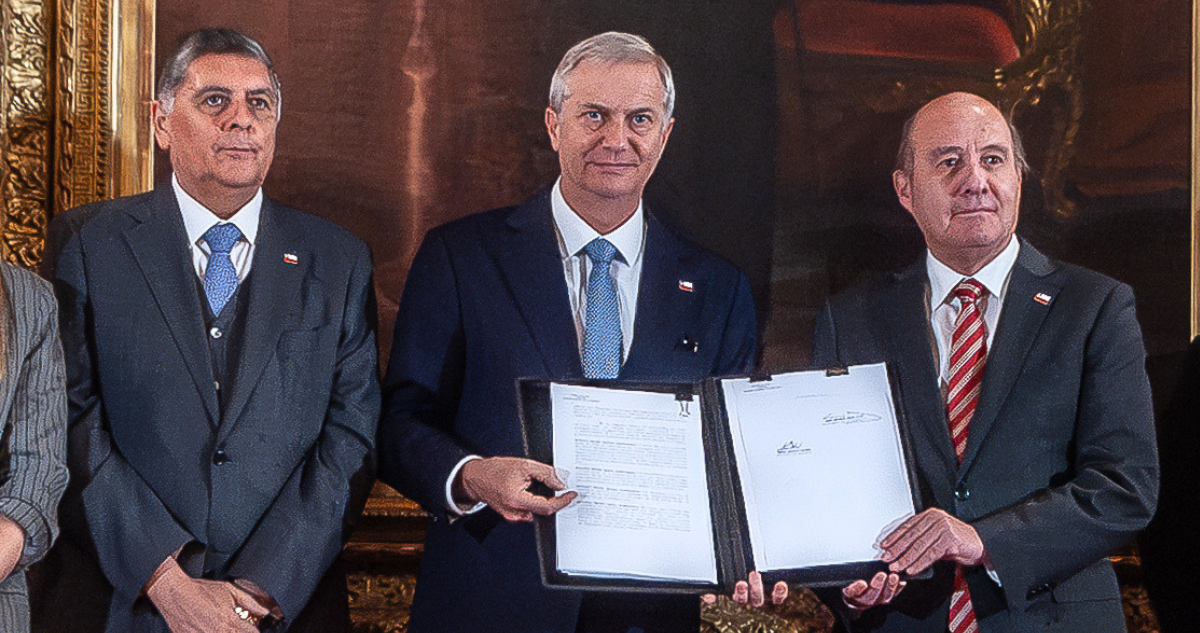 Presidente Kast firma Plan de Reconstrucción y cuestiona críticas de la oposición