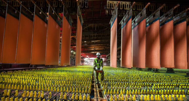 Previo a decisión de China: Codelco aseguró abastecimiento de ácido sulfúrico para 2026, según Pacheco