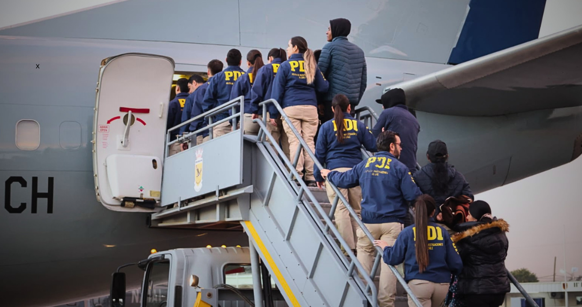 Primer vuelo deja fuera a venezolanos gobierno asegura que aumentará expulsión inmigrantes