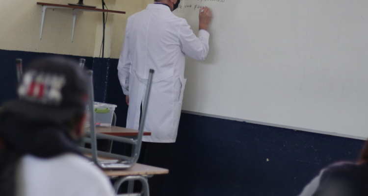 Asociación de Profesores de Talcahuano acusa pagos incompletos de sueldos: hasta $500 mil de descuento