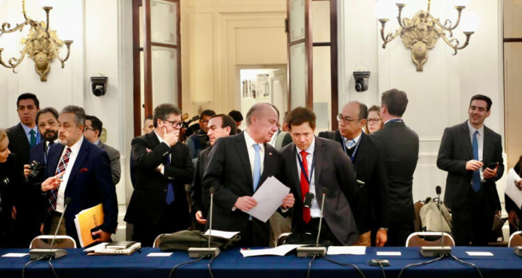 Gobierno defiende su mega reforma, reitera que no es para los ricos y por qué hará crecer a Chile