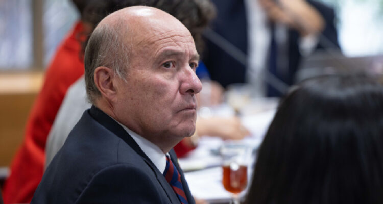 Quiroz adelanta que estudian vender propiedades fiscales para inyectar recursos a los fondos soberanos