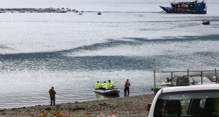 Empresa dueña de “Koñimo I” presenta plan de reflotamiento de nave hundida en Estuario del Reloncaví