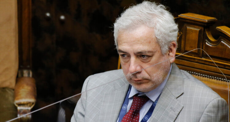 Sombra de Raúl Guzmán marca definición por Secretaría General del Senado tras polémica salida