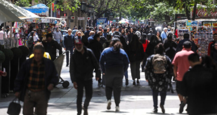 Foto de contexto de trabajadores caminando