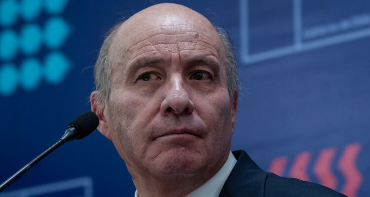 ¿Reinvertirán más las empresas en Chile? Las dudas que deja el plan tributario del Quiroz