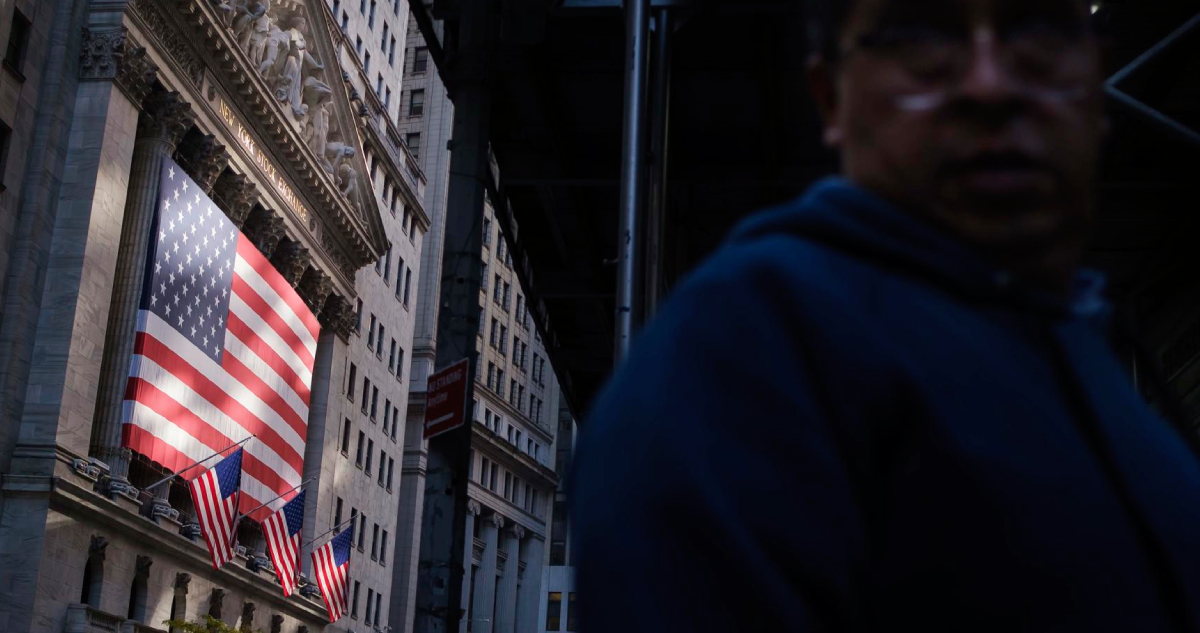 Remezón en Wall Street: grandes bancos en alerta por IA que revelaría miles de fallos cibernéticos