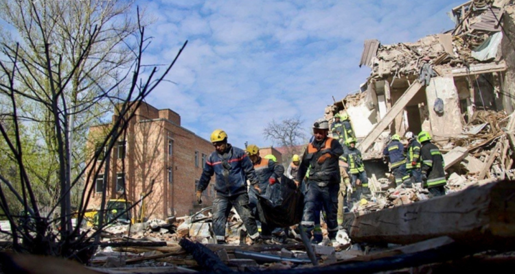 Reportan al menos 6 muertos en Ucrania por ataques de Rusia durante la noche