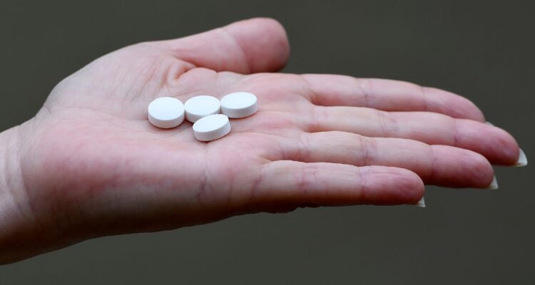 Alertan que reto viral con paracetamol entre estudiantes aumentó intoxicaciones en un 500%