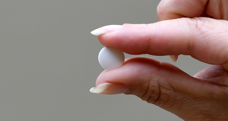 Cómo reconocer una intoxicación por paracetamol y qué debes hacer: casos han aumentado tras reto viral