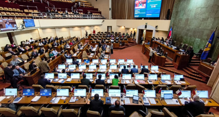 “Siempre ha ocurrido”: Oficialismo desdramatiza tensión entre RN y Republicanos en el Congreso