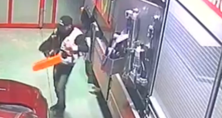 Unidad de rescate de Bomberos de Lota fue desvalijada por delincuente y quedó fuera de servicio