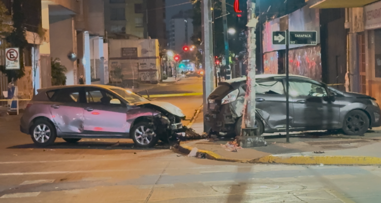 Pasajera de aplicación queda en riesgo vital tras accidente en Santiago: responsables se fugaron
