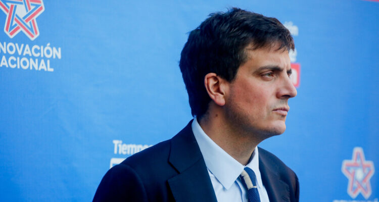 UDI tacha a Schalper de “llanero solitario” por negociar con oposición agenda de seguridad escolar