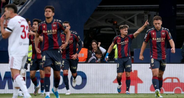 Sevilla fue derrota en su visita al Levante y se complica más que nunca en LaLiga