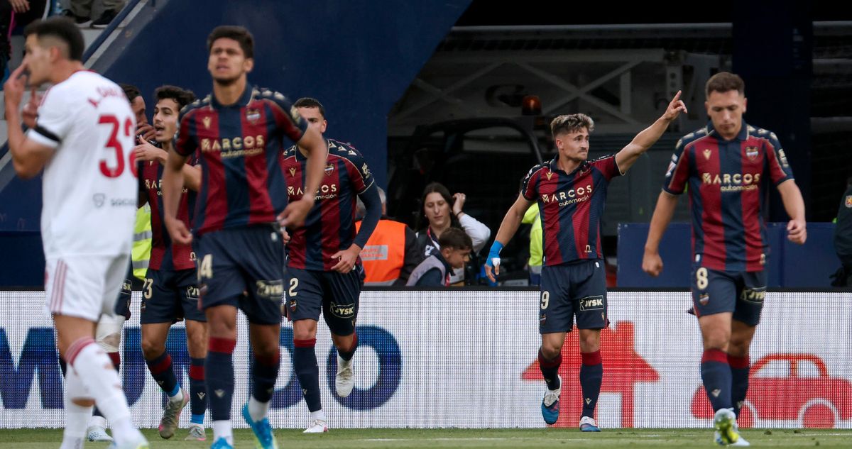 Sevilla fue derrota en su visita al Levante y se complica más que nunca en LaLiga