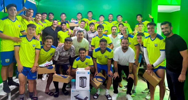 Sifup al rescate de Trasandino: sindicato entregó zapatos de fútbol a plantel afectado por robo