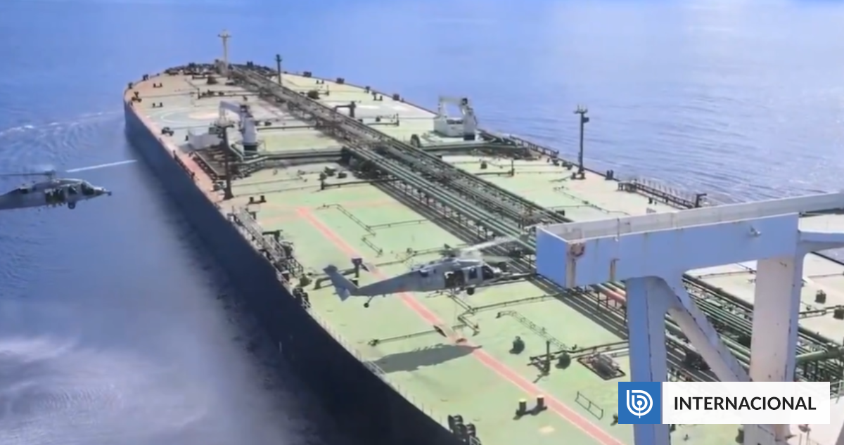 VIDEO | EEUU intercepta y aborda un buque que transportaba crudo iraní en el Índico