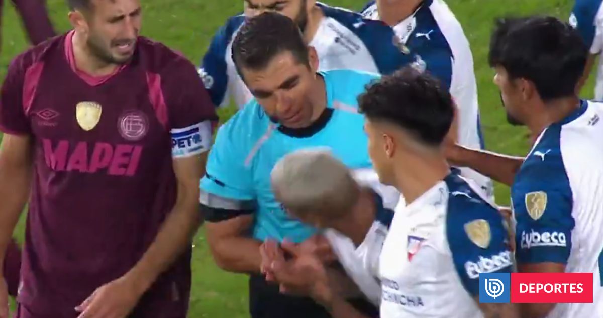 Deyverson volvió a las payasadas: fingió agresión de árbitro chileno en partido de Copa Libertadores