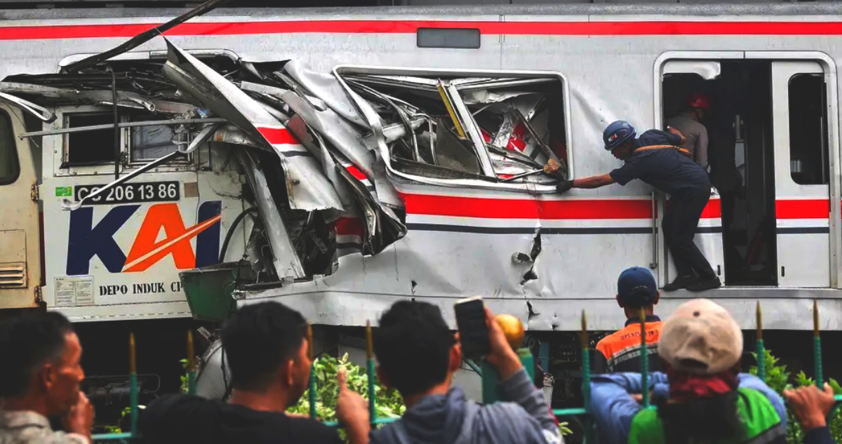 Suben a siete los fallecidos por colisión de dos trenes de pasajeros en Indonesia
