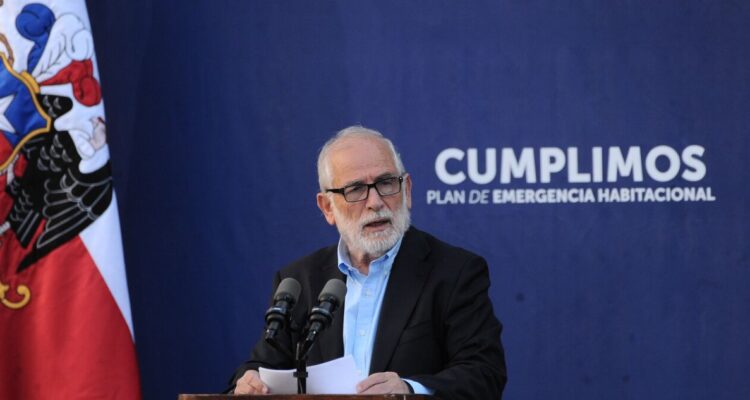 Diputado Teao no descarta acusación constitucional contra Montes por "lapidario" informe de la CGR