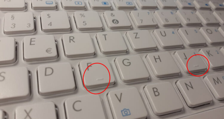 Teclas F y J en un teclado de computador