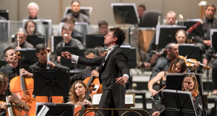 ¿Eres compositor? Teatro Municipal de Santiago lanza programa para desarrollar nuevos talentos