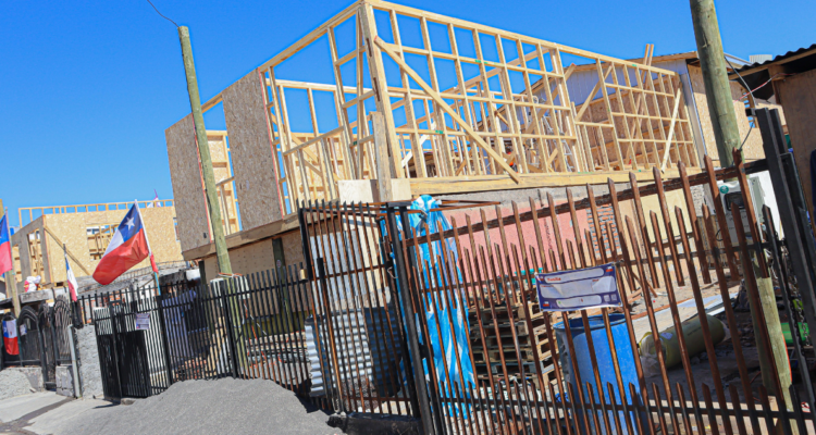 Trabajadores de Puerto Lirquén recuperan sus casas tras megaincendio: empresa financia reconstrucción