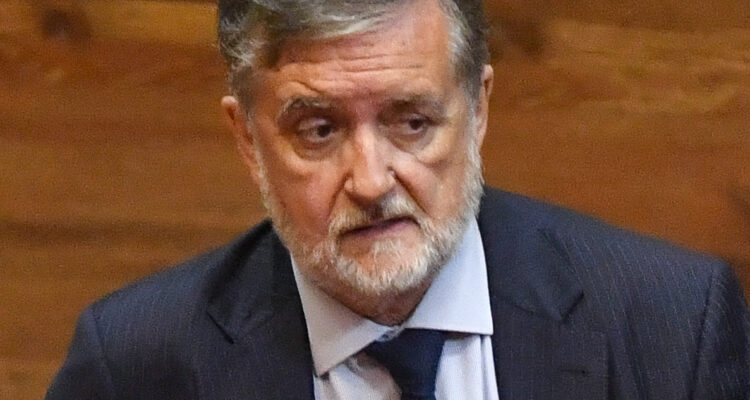 Trabajadores del Mincap responden a Undurraga y declaran “estado de alerta” en el sector