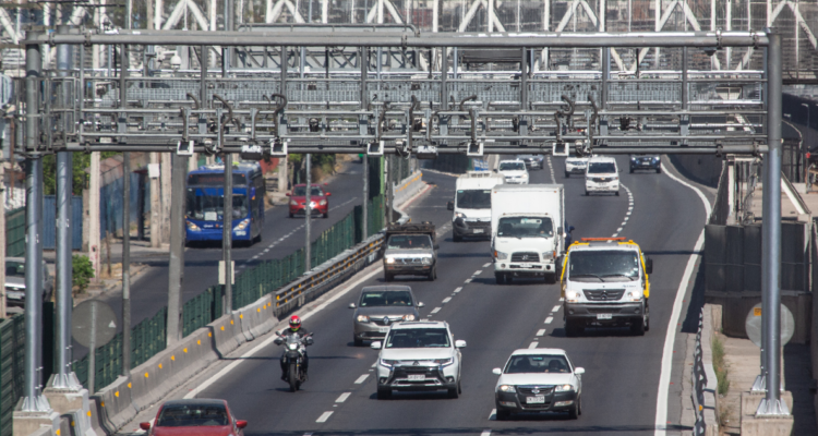 Tras reunión de ministro Arrau con diputados inicia diálogo para eventual rebaja en tarifas del TAG