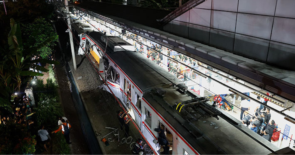 Choque de trenes en Indonesia