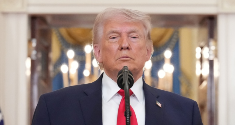 Trump asegura que segundo piloto rescatado en Irán está gravemente herido