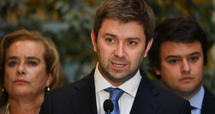 UDI tacha de “error político innecesario” la reunión del Gobierno con PC y FA: “Son irrelevantes”