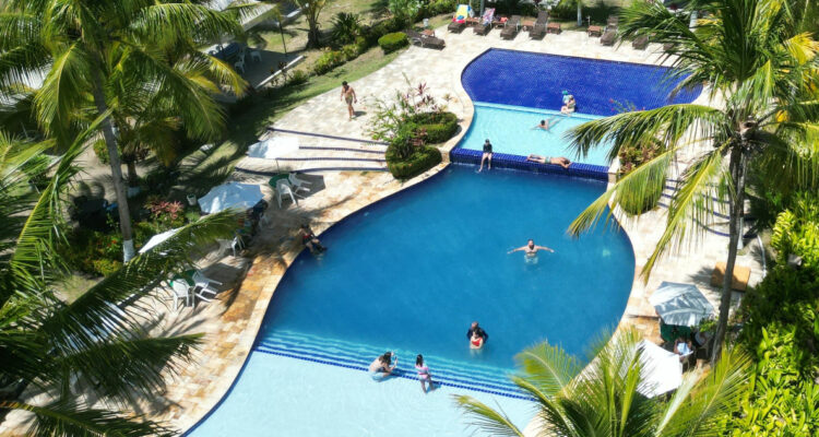 En centros spa, extranjero y doble pago: Destapan más datos de licencias en sector público y privado