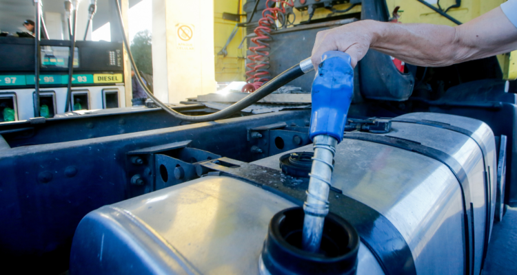 Valdivia: organizaciones piden al Gobierno impulsar ley para bajar impuesto específico de las bencinas