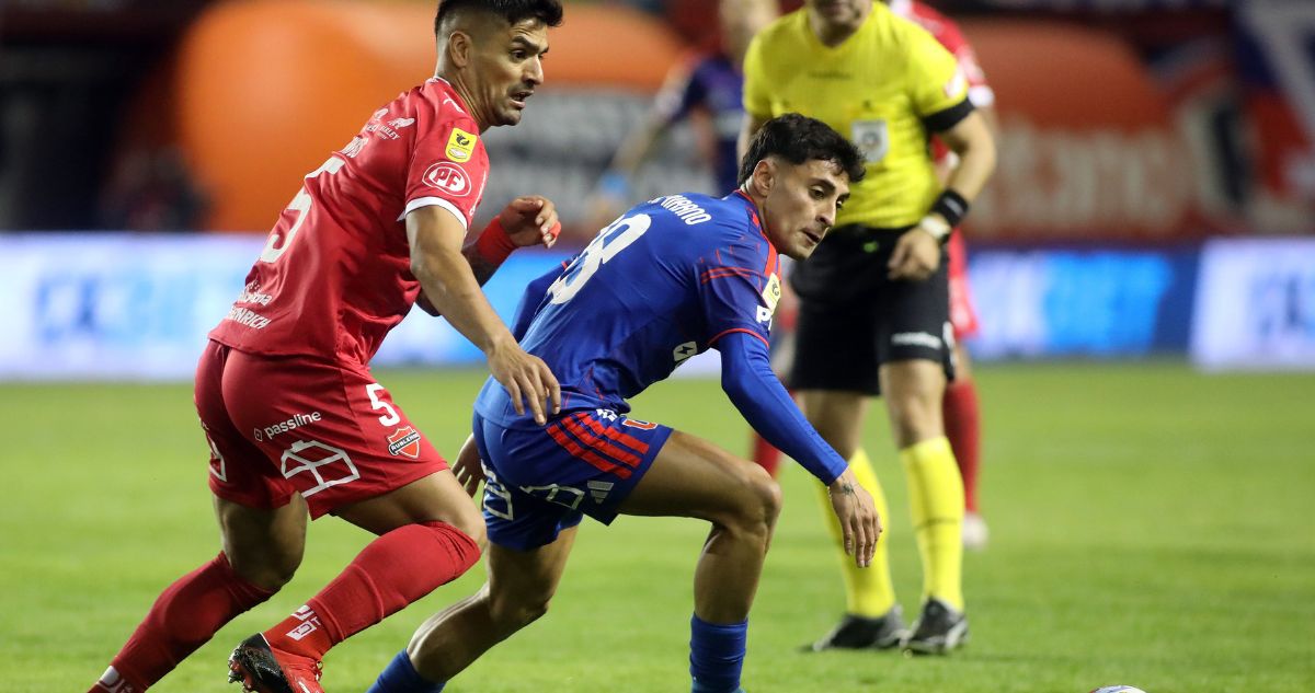 Altamirano “asume el riesgo”: qué dijo el VAR en patadón sin sanción en el Ñublense-La U por la Liga