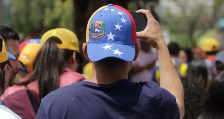 Minoría de venezolanos se plantea volver a su país, según estudio